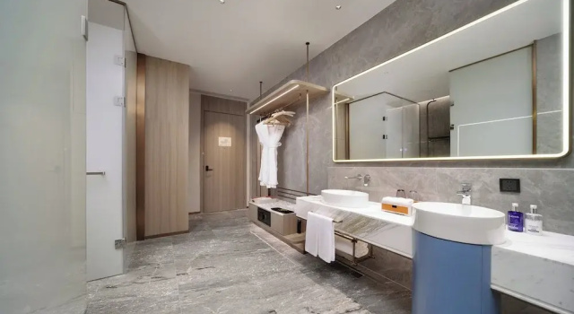 Четырёхместный номер Standard voco Chengdu Chunxi Road by IHG