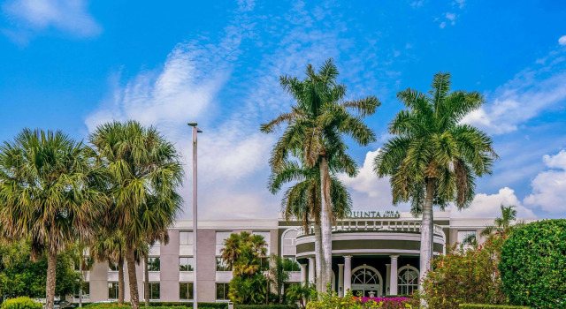 La Quinta Inn & Suites Naples Downtown, Rezervați Hotel Naples Southwest Florida