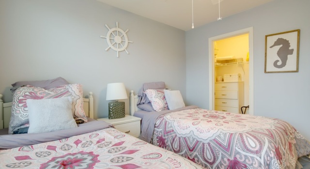 Shuttle to Beach: Millville Townhome w/ Porch