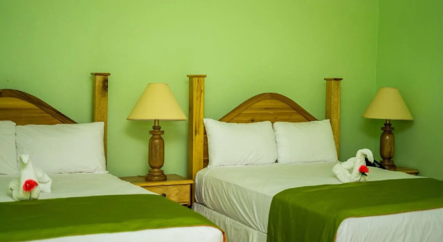 Holiday Haven Resort & Banquet Hall, Забронировать Курортный отель Курортные отели Ocho Rios Coast, Курортный отель