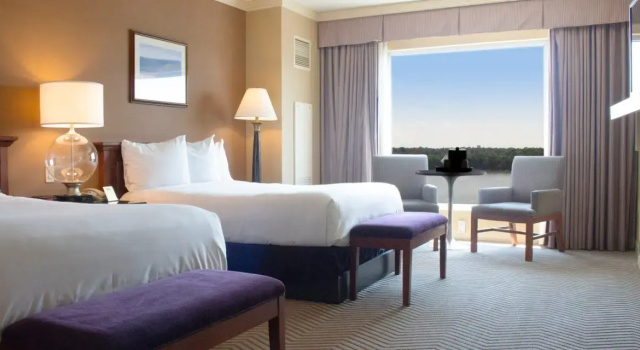 Четырёхместный номер Deluxe с видом на реку Harrahs Metropolis, A Caesars Destination