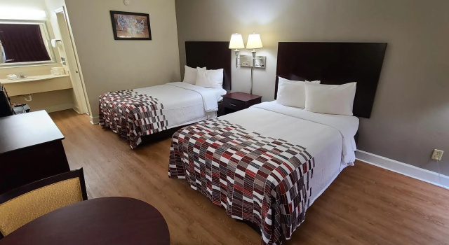 Четырёхместный номер Deluxe Red Roof Inn Tifton