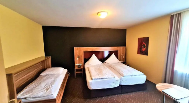 Трёхместный номер Hotel Silberhorn