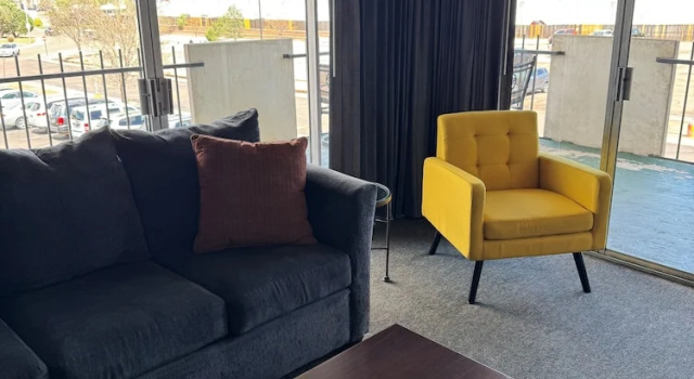 Vierer Familie Suite mit Balkon Satellite Hotel
