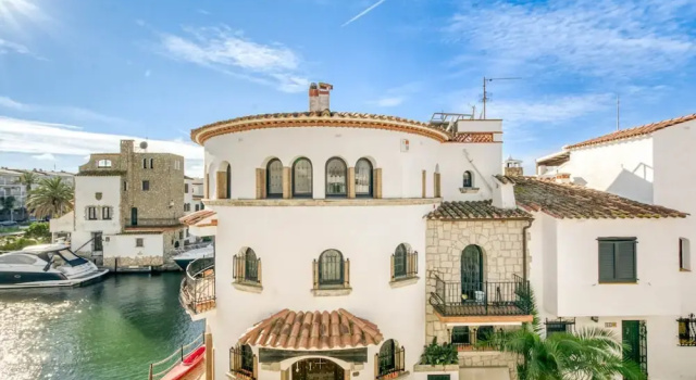 Rustic Chic w/ Mooring Spot, Забронировать Отель Кастельон-де-Ампуриас Alt Empordà