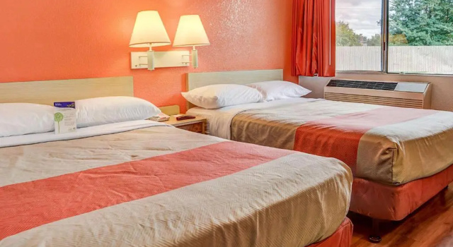 Четырёхместный номер Standard Motel 6-Portland, OR - Central