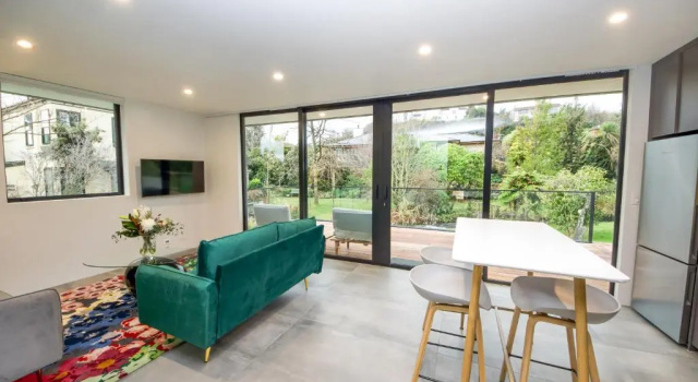Люкс Brookside Central Wanaka Luxury Apartment