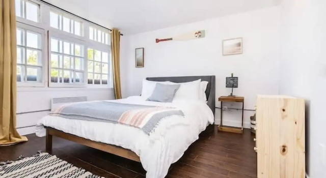 Modern Meets Rustic - 2 Bdrm Old Quebec, Забронировать Апартаменты/квартира Квебек Quebec city and area, рядом с Театр «Капитолий»