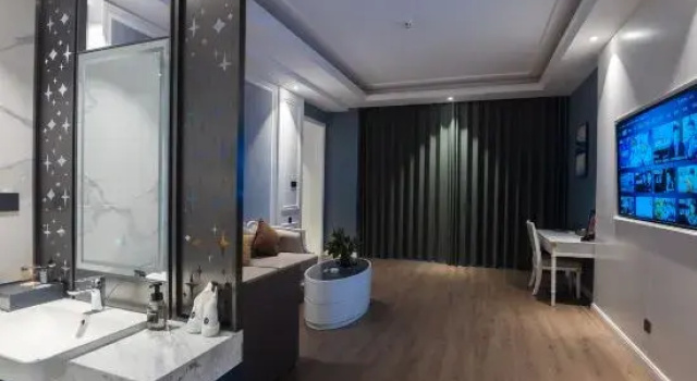 Люкс Business Qianyue Hotel (Qingyang Xifeng Airport Branch)