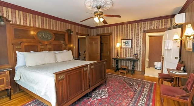 Двухместный люкс с балконом Saratoga Dreams B&B