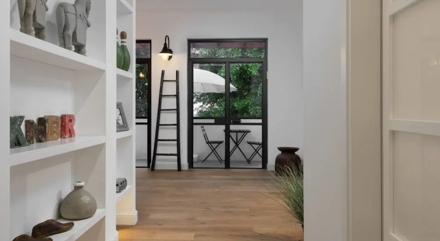 Hip 2BR in Reines by HolyGuest, Забронировать Отель Отели Тель-Авива с парковкой, рядом с Пляж Бограшов, Парковка