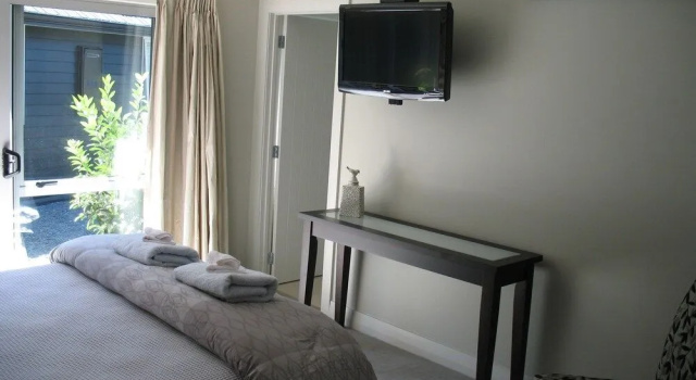 Karapiro Willows Luxury B & B, Забронировать Отель «постель и завтрак» Отели Северного острова с парковкой, Парковка
