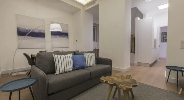 Апартаменты High Ceiling Duplex Apt Cais do Sodre