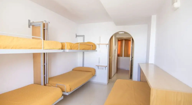 Кровать в общем номере Albergue Inturjoven Sierra Nevada