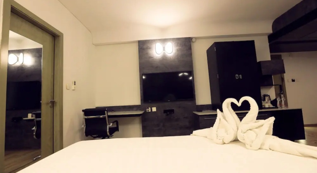 Люкс Humming Bird Hotel & Banquet