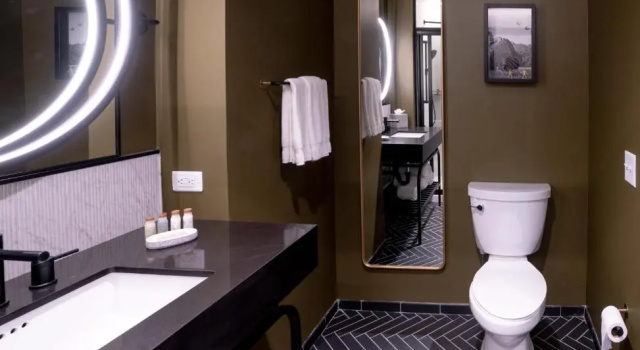 Четырёхместный номер Premium Hotel Indigo - Columbus at Riverfront Place by IHG