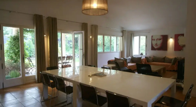 Stylish Villa With Private Pool, Charging Station and air Conditioning in Holiday Park Near Fayence, Забронировать Вилла Отели Холмов Файанс с парковкой, Парковка