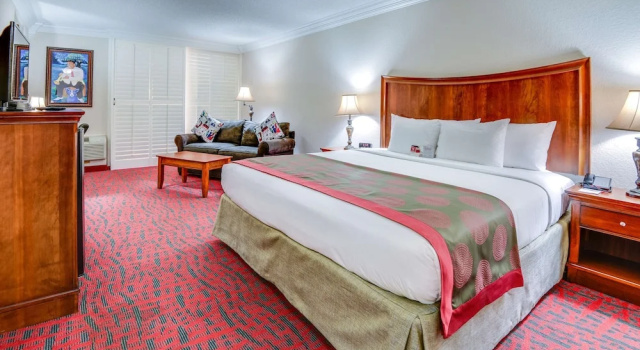 Двухместный номер Standard с балконом Ramada by Wyndham Metairie New Orleans Airport
