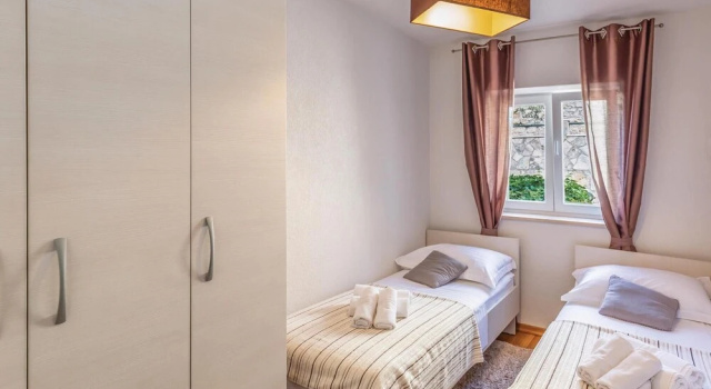 Amazing Home in Makarska with Hot Tub, Sauna & WiFi, Забронировать Отель Отели Biokovo Nature Park с парковкой, Парковка