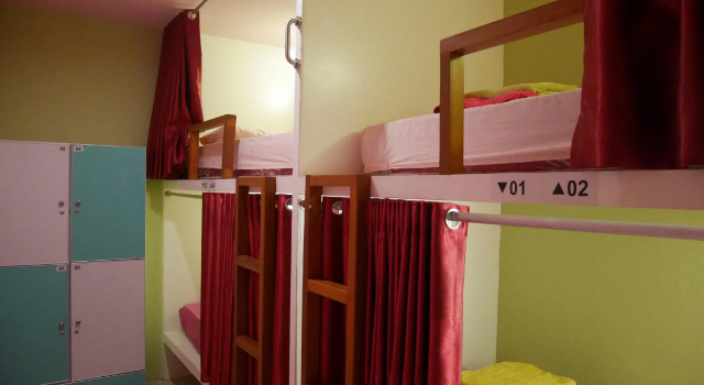 Кровать в общем номере (женский номер) Sleepy Raccoon Hostel