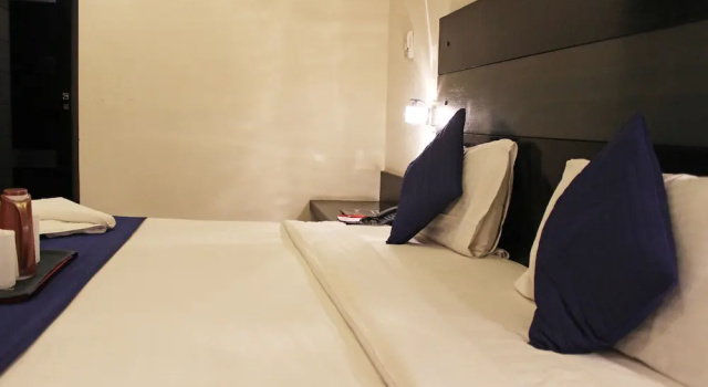OYO 605 Hotel Camria, Забронировать Отель Гургаон 