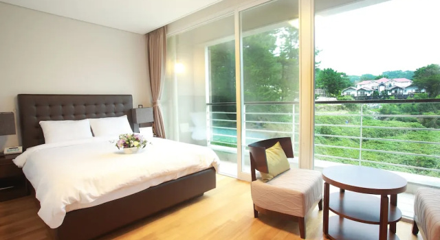 Двухместный номер Superior с балконом и с видом на горы Hotel Riviera Geoje