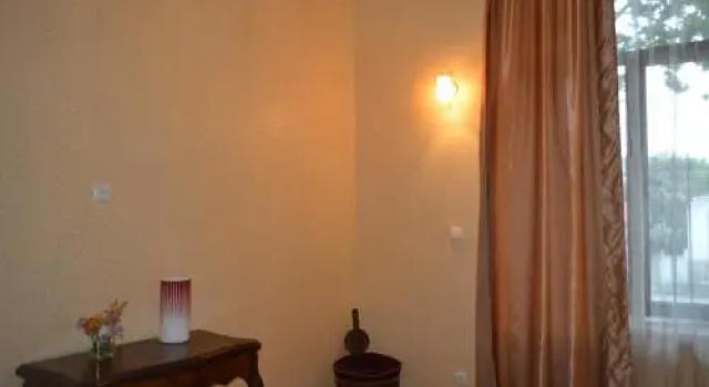 Guest house N100, Book Pension Imereti hoteller med parkering, Parkering