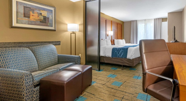 Четырёхместный люкс Comfort Suites near MCAS Beaufort