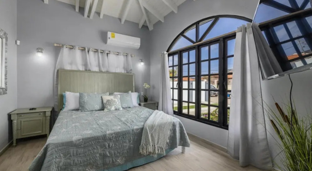 4BR 4BA Private Pool Sauna Tub Putt-putt Fire Place