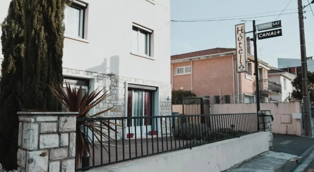 Номер Standard Hôtel PRADO avec Parking - Proche Zénith