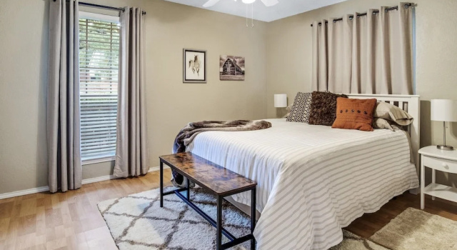 Cozy 3br Kid & Dog Friendly Home In Central Location! 3 Bedroom Home by RedAwning, Забронировать Дом для отпуска Арлингтон Dallas - Fort Worth Metropolitan Area