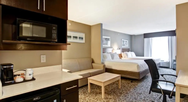 Двухместный люкс Holiday Inn Express & Suites Oshawa Downtown - Toronto Area by IHG