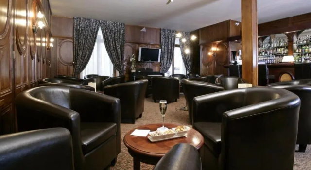 Hôtel Aletti Palace, Boek Hotel Hotels in Allier met zwembad, Zwembad
