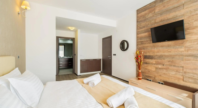 Art Gallery Apartment in Silver Mountain