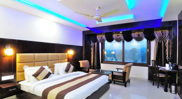 Люкс Hotel Crystal Ganga Heights 5 Min from Har Ki Pauri