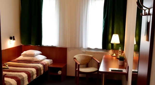 Hotel Złote Dęby, Забронировать Отель Отели Варшавы с парковкой, Парковка