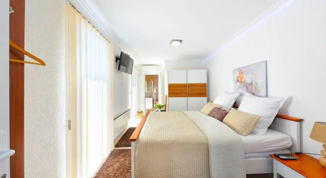 Полулюкс Apartments Villa Graf