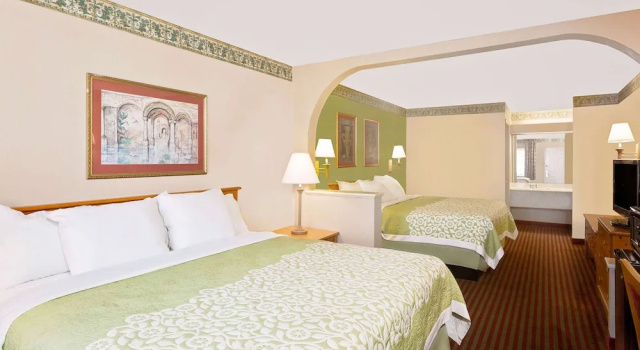 Номер Standard Days Inn & Suites by Wyndham Starkville