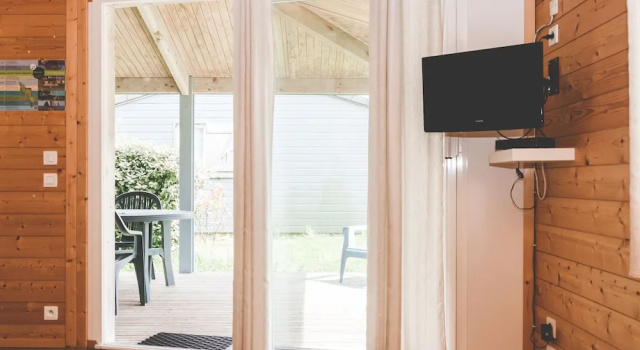 Comfortable Chalet With a Porch Near the Atlantic Coast, Забронировать Шале Виллы Сен-Дени-д'Олерон, Вилла