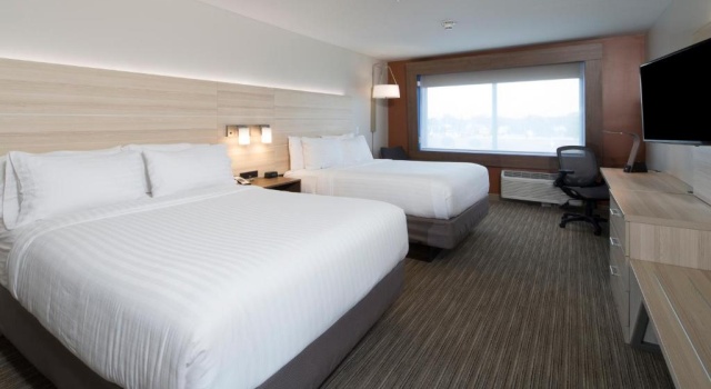 Четырёхместный номер Standard Holiday Inn Express & Suites Auburn by IHG