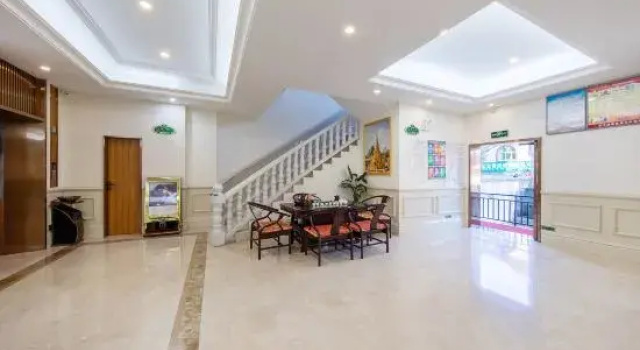 Vienna 3 Good Hotel (Dehong Mangshi Airport Jewelry Town Branch)