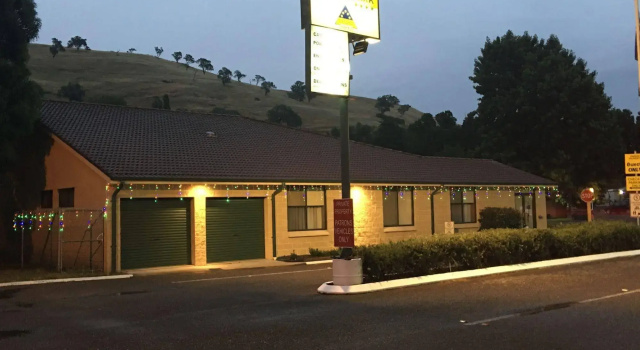 Gundagai Cabins & Tourist Park, Забронировать Кемпинг Гандагай 