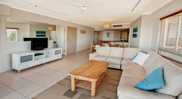 Rolling Surf Resort, Забронировать Курортный отель Отели Кингс-Бич с бассейном, Бассейн
