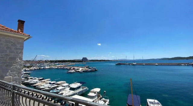 Апартаменты с 3 комнатами с видом на море Villa Adria