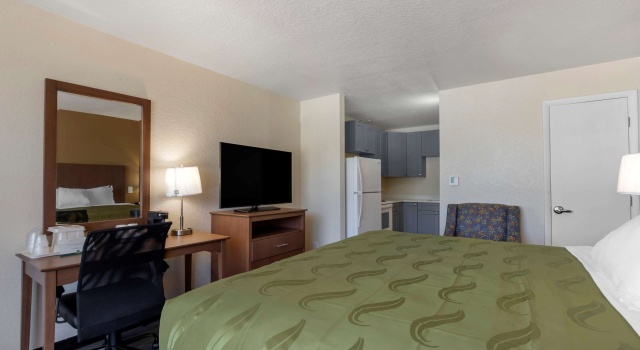 Люкс Quality Inn Saint Petersburg North-Tampa Bay