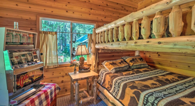 Коттедж Secluded Leavenworth Cabin on Chiwawa River!