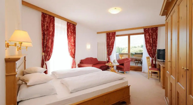 Hotel Garni Partaneshof, Забронировать Отель Бизнес-отели Пилы, 4* 5*