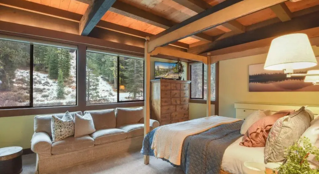Коттедж с видом на реку Joy on the River Stunning Waterfront Home for 10