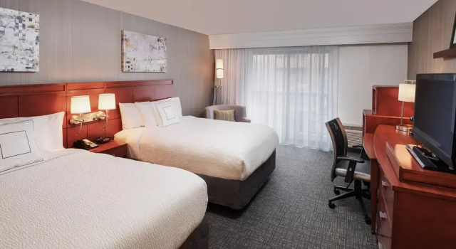 Четырёхместный номер Standard Courtyard by Marriott New Haven Orange