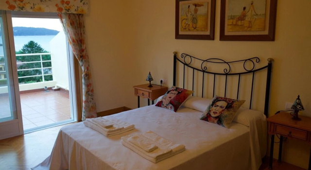 House With 3 Bedrooms in Miño, With Wonderful sea View, Pool Access an, Забронировать Дом для отпуска Виллы Нарон, Вилла